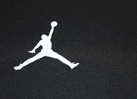 הלוגו המפורסם Air Jordan של נייקי / צילום: Shutterstock, onajourney הלוגו המפורסם Air Jordan של נייקי / צילום: Shutterstock, onajourney