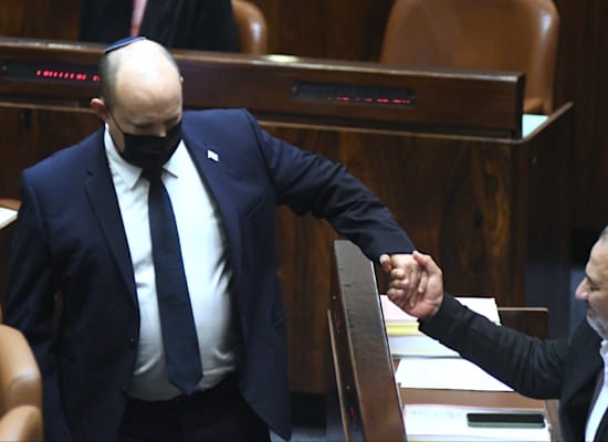 בנט ועבאס לפני תחילת ההצבעה על התקציב / צילום: רפי קוץ בנט ועבאס לפני תחילת ההצבעה על התקציב / צילום: רפי קוץ
