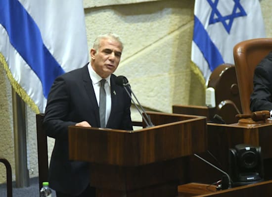 יאיר לפיד נואם לפני תחילת ההצבעה על התקציב / צילום: רפי קוץ יאיר לפיד נואם לפני תחילת ההצבעה על התקציב / צילום: רפי קוץ