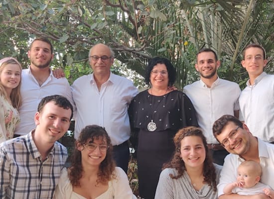 משפחת לוין. שרון, יגאל, מטר, ניצן, אסף, אביב ועמית / צילום: פרטי משפחת לוין. שרון, יגאל, מטר, ניצן, אסף, אביב ועמית / צילום: פרטי