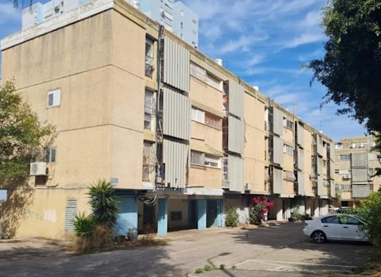 הדירה ברחוב ד''ר דניאל פייזר בשכונת נווה שאנן בחיפה / צילום: אלכס קרמר הדירה ברחוב ד''ר דניאל פייזר בשכונת נווה שאנן בחיפה / צילום: אלכס קרמר