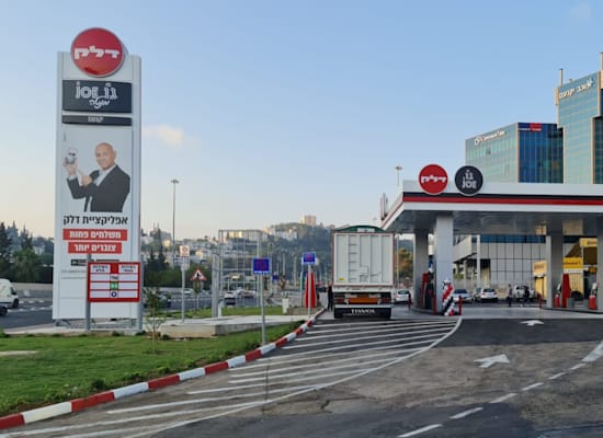תחנת הדלק במרכז הרפואי שיבא בתל השומר / צילום: ציון בר תחנת הדלק במרכז הרפואי שיבא בתל השומר / צילום: ציון בר
