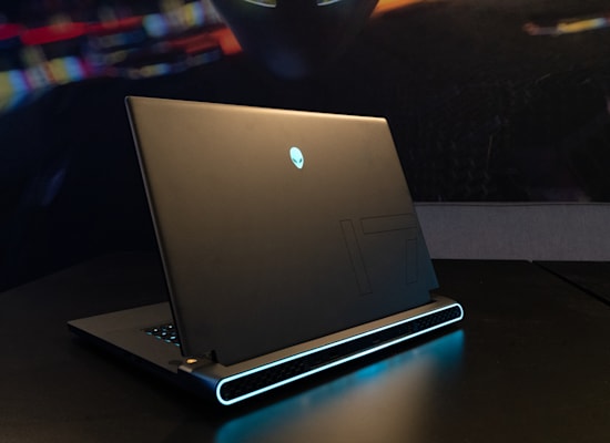 ה-Alienware m17 R5 של דל / צילום: יח''צ