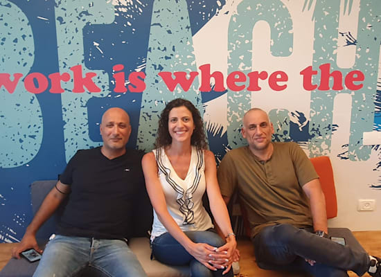 גילי לוי, קרן מרום ושחר צלקה / צילום: ביץ בם גילי לוי, קרן מרום ושחר צלקה / צילום: ביץ בם