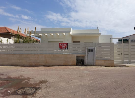 הושע בן בארי 27, אופקים / צילום: איל יצהר הושע בן בארי 27, אופקים / צילום: איל יצהר