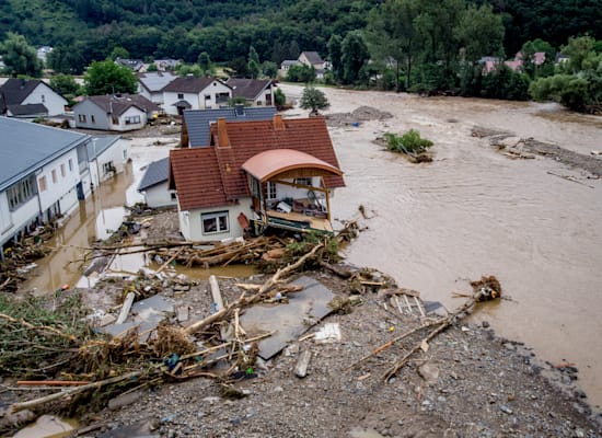 שיטפונות בגרמניה, יולי 2021. ''כשאסונות טבע קורים כל תשתית התקשורת נהרסת, ואין איך לאתר ניצולים ולתקשר בין כוחות ההצלה'' / צילום: Associated Press, Michael Probst Myghdl