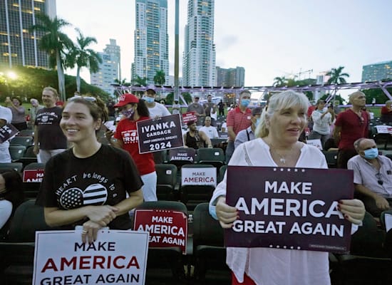 תומכי טראמפ במפגן תמיכה / צילום: Associated Press, Wilfredo Lee תומכי טראמפ במפגן תמיכה / צילום: Associated Press, Wilfredo Lee