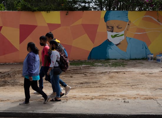 מחווה לרופאים בגואטמלה / צילום: Associated Press, Moises Castillo מחווה לרופאים בגואטמלה / צילום: Associated Press, Moises Castillo