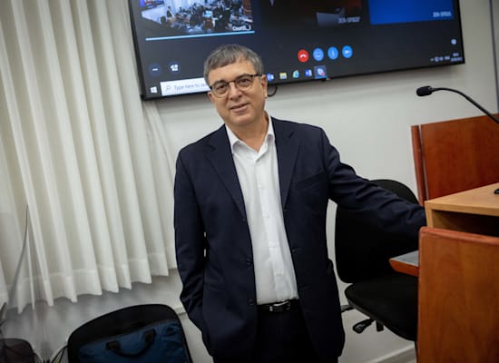 שלמה פילבר, עד המדינה במשפט נתניהו, בבית המשפט המחוזי בירושלים, היום / צילום: יונתן זינדל, פלאש 90 שלמה פילבר, עד המדינה במשפט נתניהו, בבית המשפט המחוזי בירושלים, היום / צילום: יונתן זינדל, פלאש 90