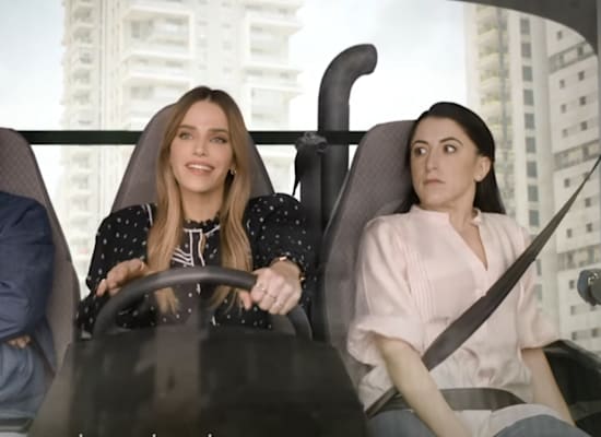 רותם סלע ורון קאופמן בקמפיין דיסקונט / צילום: צילום מסך רותם סלע ורון קאופמן בקמפיין דיסקונט / צילום: צילום מסך