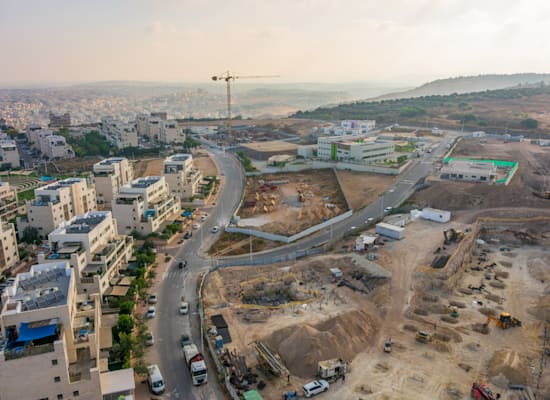 עבודת תשתית ביישוב צור יצחק / צילום: שאטרסטוק