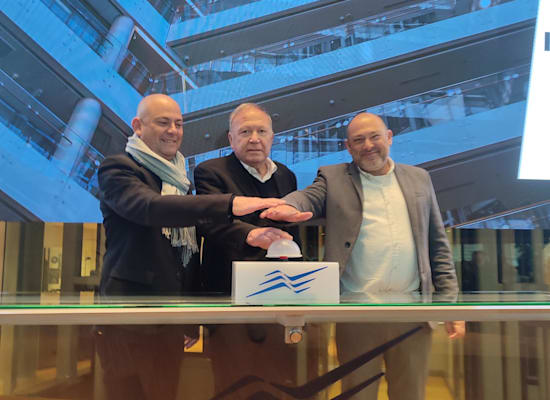 מימין: יוסי פרשקובסקי, יו''ר החברה; ארנון פרשקובסקי, נשיא החברה; ושרון פרשקובסקי, מנכ''ל פרשקובסקי / צילום: אמיר לוי מימין: יוסי פרשקובסקי, יו''ר החברה; ארנון פרשקובסקי, נשיא החברה; ושרון פרשקובסקי, מנכ''ל פרשקובסקי / צילום: אמיר לוי