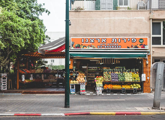 ירקן שכונתי. חשיבות גבוהה לזמינות של אוכל טרי לתושבים / צילום: Shutterstock