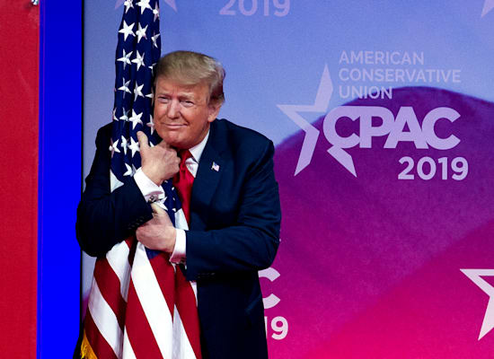 טראמפ בוועידת CPAC ב-2019. האם זהו ארגון שמרני או בובה של טראמפ? / צילום: Associated Press, Jose Luis Magana טראמפ בוועידת CPAC ב-2019. האם זהו ארגון שמרני או בובה של טראמפ? / צילום: Associated Press, Jose Luis Magana