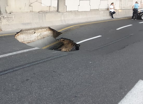 בולען שנפער באיילון / צילום: דוברות נתיבי איילון