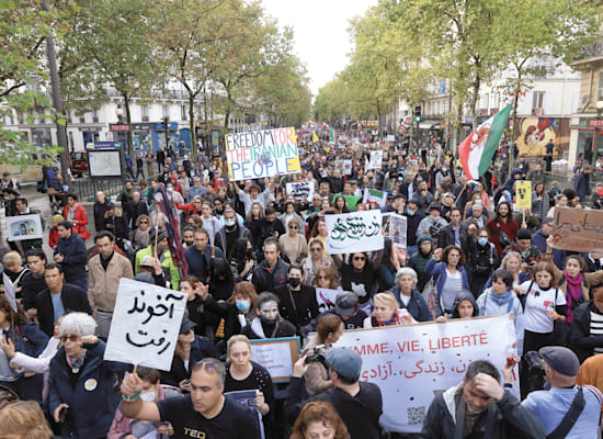 הפגנת תמיכה בפריז / צילום: Associated Press, Aurelien Morissard הפגנת תמיכה בפריז / צילום: Associated Press, Aurelien Morissard