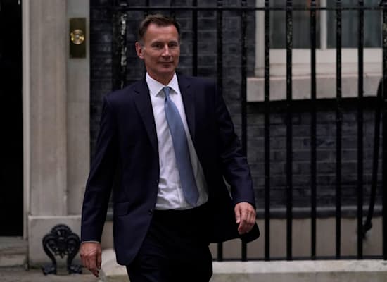 שר האוצר של בריטניה, ג'רמי האנט / צילום: Associated Press, Alberto Pezzali שר האוצר של בריטניה, ג'רמי האנט / צילום: Associated Press, Alberto Pezzali