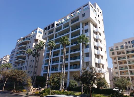 רחוב לוי אשכול 100, תל אביב / צילום: איל יצהר רחוב לוי אשכול 100, תל אביב / צילום: איל יצהר