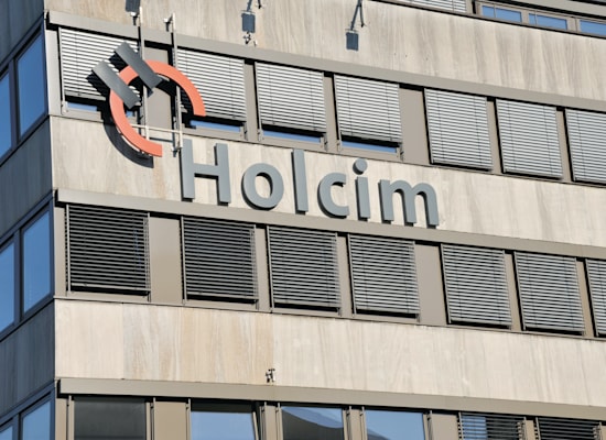 חברת Holcim. הקרמלין עומד מאחורי הבעלים החדש של הסניפים ברוסיה? / צילום: Shutterstock