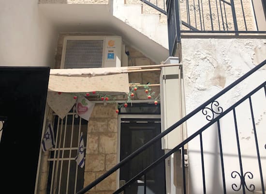 הדירה ברחוב ביבאס בשכונת נחלאות בירושלים / צילום: נורית ורדי הדירה ברחוב ביבאס בשכונת נחלאות בירושלים / צילום: נורית ורדי