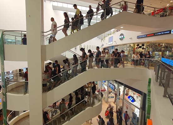 מבקרים רבים בדיזנגוף סנטר היום / צילום: אלכס קפלן מבקרים רבים בדיזנגוף סנטר היום / צילום: אלכס קפלן