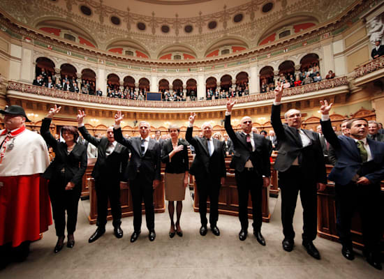 The elected members of parliament in Switzerland take an oath in the parliament building after their election / Photo: Associated Press, Ruben Sprich