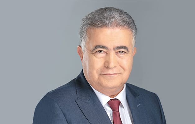 שר הביטחון לשעבר עמיר פרץ. השיג עם אשכנזי מימון ראשוני לכיפת ברזל / צילום: תעשיה אוירית