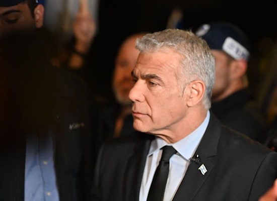 יאיר לפיד, יו''ר האופזיציה ויש עתיד, בהפגגנה נגד המהפכה המשפטית בירושלים / צילום: אלעד גוטמן יאיר לפיד, יו''ר האופזיציה ויש עתיד, בהפגגנה נגד המהפכה המשפטית בירושלים / צילום: אלעד גוטמן