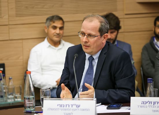 עו''ד רז נזרי, לשעבר המשנה ליועמ''ש, בוועדת החוקה, היום / צילום: נועם מושקוביץ, דוברות הכנסת