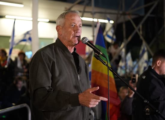בני גנץ בהפגנה נגד המהפכה המשפטית בחיפה / צילום: אלעד מלכה בני גנץ בהפגנה נגד המהפכה המשפטית בחיפה / צילום: אלעד מלכה