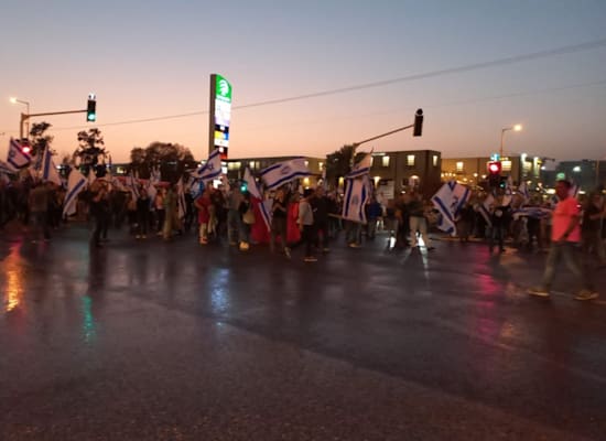 מפגינים בכרכור / צילום: תמונה פרטית