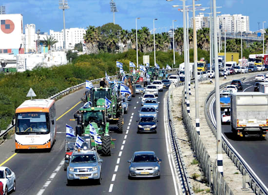 שיירת מחאה של טרקטורים בעין המפרץ / צילום: תמונה פרטית