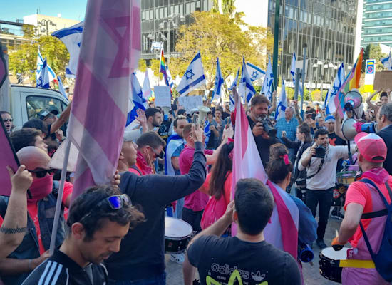 הפגנה ליד לשכת עורכי הדין בת''א / צילום: גלובס הפגנה ליד לשכת עורכי הדין בת''א / צילום: גלובס
