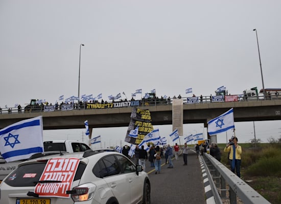 מפגינים חוסמים את כביש 6 / צילום: תמונה פרטית מפגינים חוסמים את כביש 6 / צילום: תמונה פרטית
