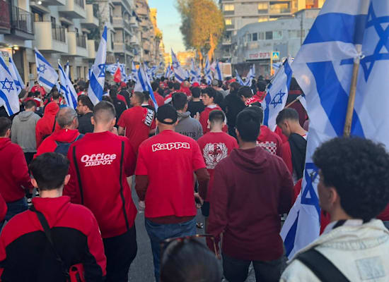 צעדת אוהדי הפועל תל אביב מבלומפילד לקפלן / צילום: מחאת ההייטקיסטים