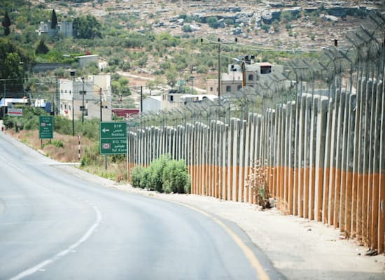 כביש בסמוך לשבי שומרון / צילום: Almonroth, ויקימדיה