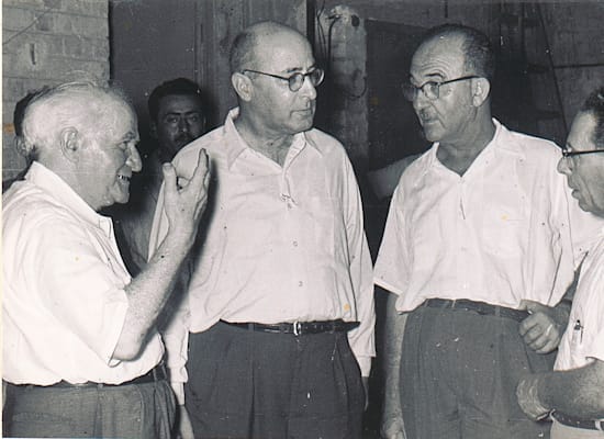 לוי אשכול, פנחס ספיר ודוד בן גוריון. לאחר מלחמת ששת הימים, בכירי מפא''י עיצבו את המדיניות הכלכלית המוכרת כיום / צילום: לע''מ לוי אשכול, פנחס ספיר ודוד בן גוריון. לאחר מלחמת ששת הימים, בכירי מפא''י עיצבו את המדיניות הכלכלית המוכרת כיום / צילום: לע''מ