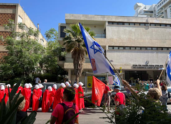 הפגנה מול הרבנות הראשית בתל אביב / צילום: בונות אלטרנטיבה