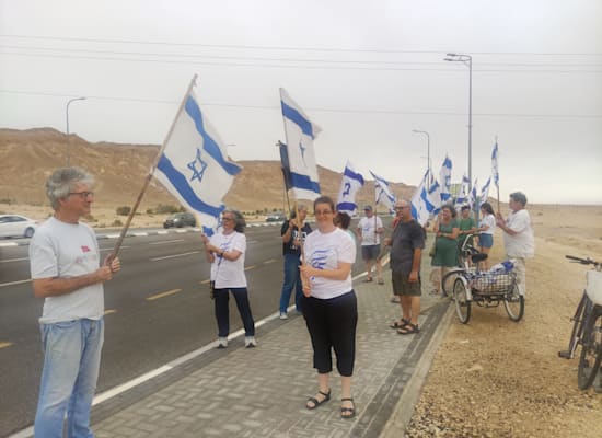 הפגנה בקטורה הערב נגד המהפכה במערכת המשפט / צילום: תמונה פרטית הפגנה בקטורה הערב נגד המהפכה במערכת המשפט / צילום: תמונה פרטית