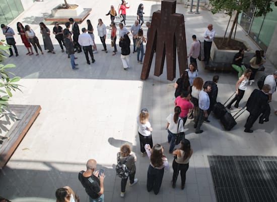 הצבעה בבחירות ללשכת עורכי הדין בקלפי בבית ציוני אמריקה תל אביב / צילום: דוברות לשכת עורכי הדין הצבעה בבחירות ללשכת עורכי הדין בקלפי בבית ציוני אמריקה תל אביב / צילום: דוברות לשכת עורכי הדין