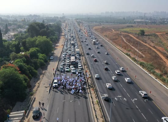 כביש 5 חסום / צילום: אהד אורן כביש 5 חסום / צילום: אהד אורן