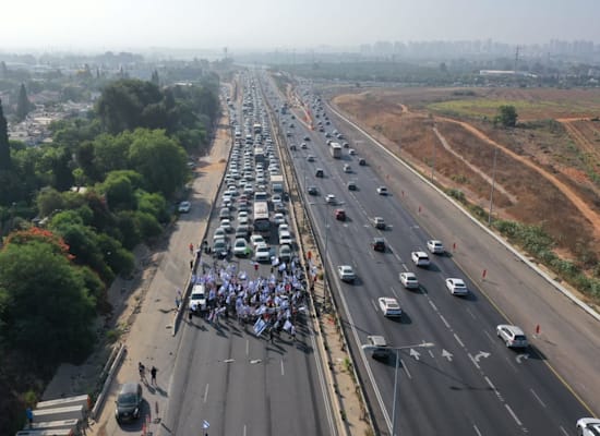 כביש 5 חסום / צילום: אהד אורן