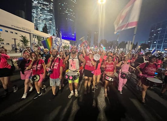 מוחים בקפלן ת''א, נגד המהפכה המשפטית / צילום: יעל גדות מוחים בקפלן ת''א, נגד המהפכה המשפטית / צילום: יעל גדות
