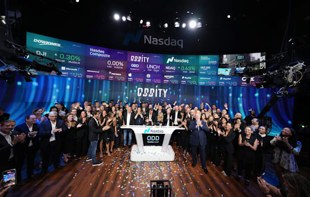 הנהלת ODDITY, חברת האם של IL MAKIAGE, פותחת את המסחר בנאסד''ק בניו יורק לרגל הנפקתה / צילום: 2023 Nasdaq, Inc. / Vanja Savic הנהלת ODDITY, חברת האם של IL MAKIAGE, פותחת את המסחר בנאסד''ק בניו יורק לרגל הנפקתה / צילום: 2023 Nasdaq, Inc. / Vanja Savic