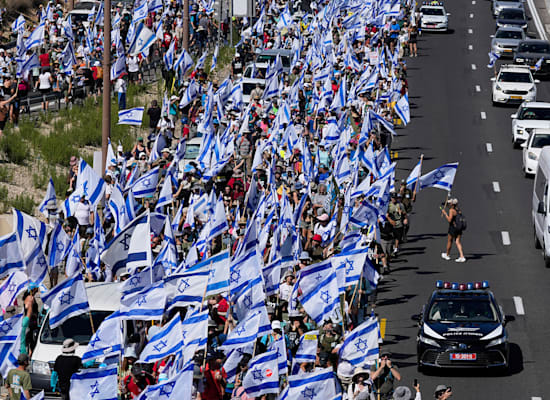 הצועדים צפויים להגיע היום לכנסת ולתחנה הסופית בגן סאקר, בירושלים / צילום: Associated Press, Ohad Zwigenberg