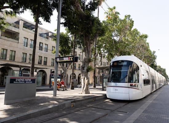 הרכבת בשדרות ירושלים ביפו / צילום: נת''ע