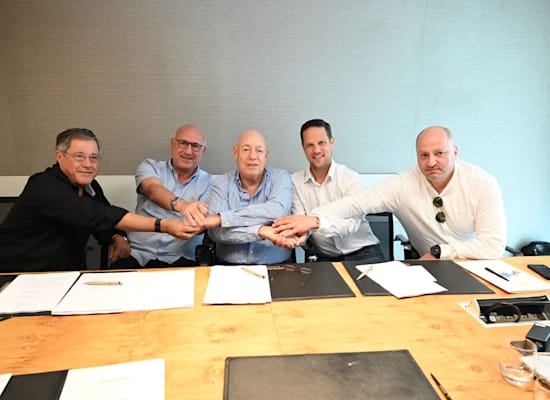 חתימת ההסכם לרכישת מניות EV-MOTORS ע''י ''מכשירי תנועה'' / צילום: יח''צ חתימת ההסכם לרכישת מניות EV-MOTORS ע''י ''מכשירי תנועה'' / צילום: יח''צ