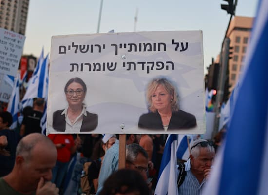הפגנת התמיכה בשופטי בג''ץ בירושלים, הערב / צילום: צחי דברת הפגנת התמיכה בשופטי בג''ץ בירושלים, הערב / צילום: צחי דברת