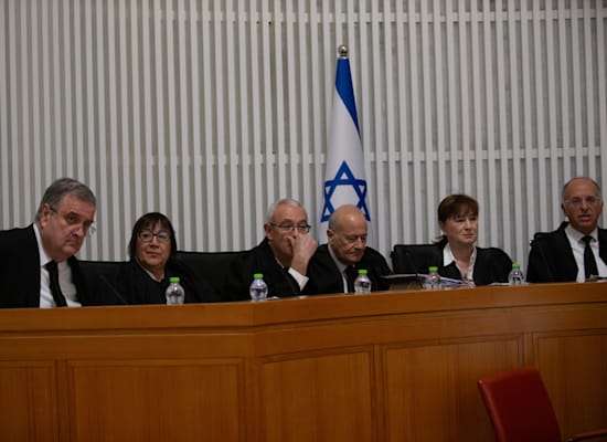 שופטי בית המשפט העלעיון בדיון בבג''ץ על ביטול עילת הסבירות / צילום: אלכס קולומויסקי-ידיעות אחרונות