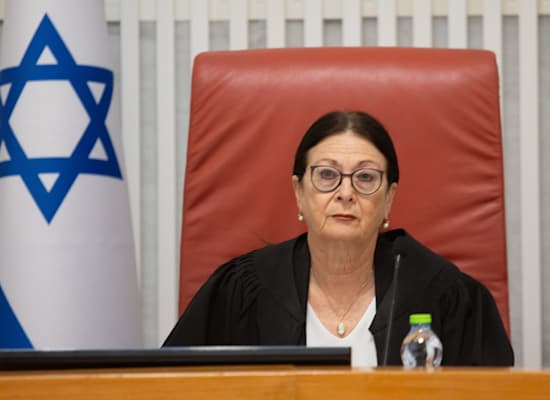 נשיאת בית המשפט העליון היוצאת, השופטת אסתר חיות / צילום: אלכס קולומויסקי-ידיעות אחרונות נשיאת בית המשפט העליון היוצאת, השופטת אסתר חיות / צילום: אלכס קולומויסקי-ידיעות אחרונות
